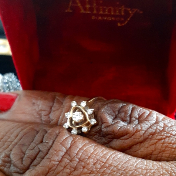 14K YELLOW GOLD DIAMOND HEART SHAPE RING